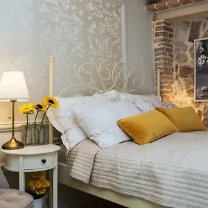 https://yellow-flower-rovinj-858.in-istria.net